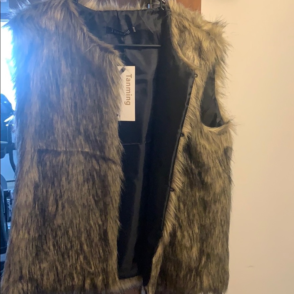 Fake fur vest